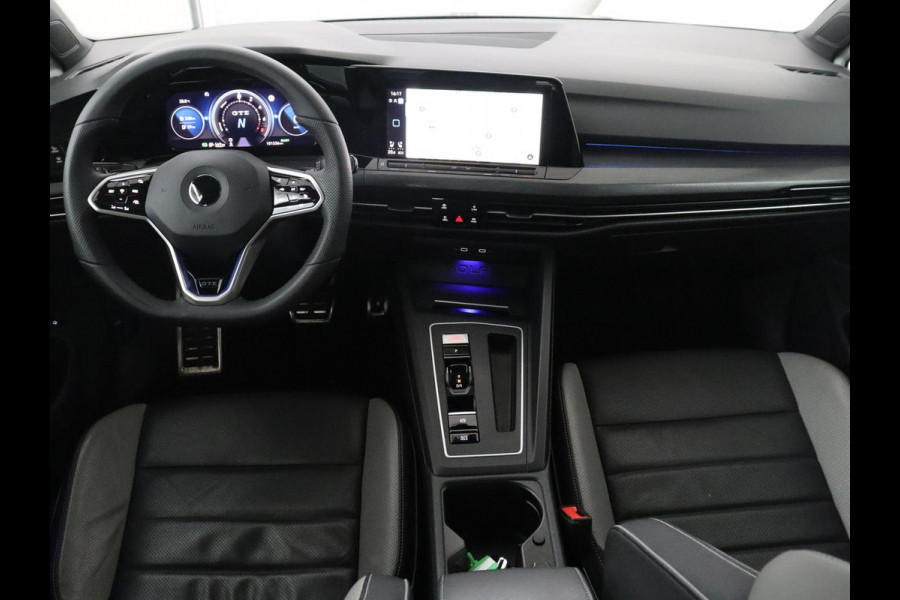 Volkswagen Golf 1.4 eHybrid GTE | SOH 90,0% | Panoramadak | Leder | Adaptive cruise | Memory | Trekhaak | Stuur/stoel verwarming | Stoelventilatie | Camera | Park assist | Carplay | Climate control