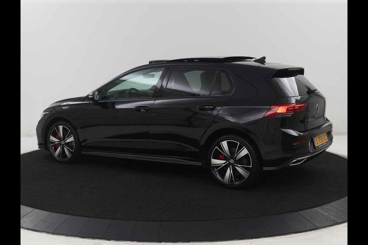 Volkswagen Golf 1.4 eHybrid GTE | SOH 90,0% | Panoramadak | Leder | Adaptive cruise | Memory | Trekhaak | Stuur/stoel verwarming | Stoelventilatie | Camera | Park assist | Carplay | Climate control