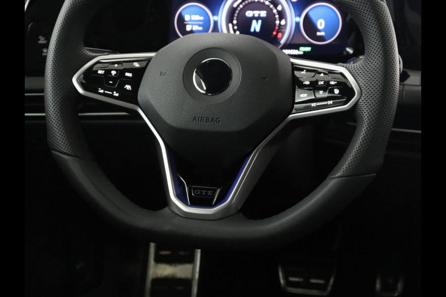 Volkswagen Golf 1.4 eHybrid GTE | SOH 90,0% | Panoramadak | Leder | Adaptive cruise | Memory | Trekhaak | Stuur/stoel verwarming | Stoelventilatie | Camera | Park assist | Carplay | Climate control