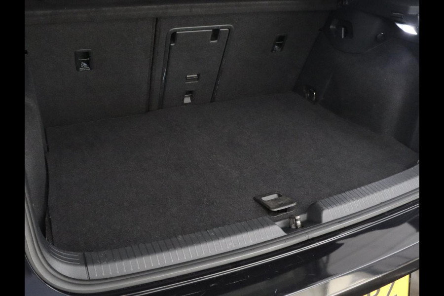Volkswagen Golf 1.4 eHybrid GTE | SOH 90,0% | Panoramadak | Leder | Adaptive cruise | Memory | Trekhaak | Stuur/stoel verwarming | Stoelventilatie | Camera | Park assist | Carplay | Climate control