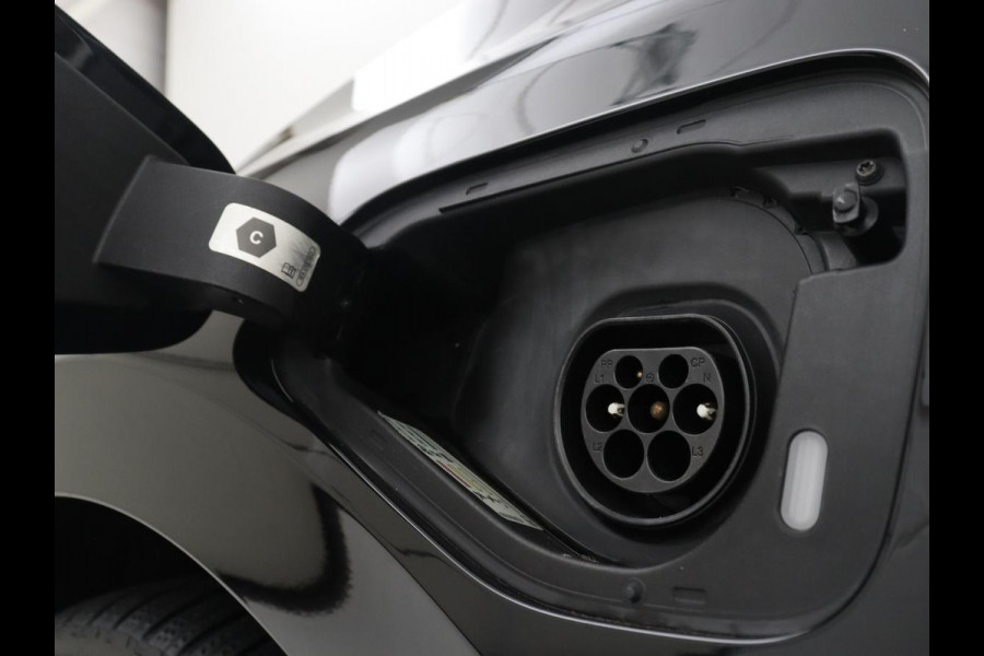 Volkswagen Golf 1.4 eHybrid GTE | SOH 90,0% | Panoramadak | Leder | Adaptive cruise | Memory | Trekhaak | Stuur/stoel verwarming | Stoelventilatie | Camera | Park assist | Carplay | Climate control