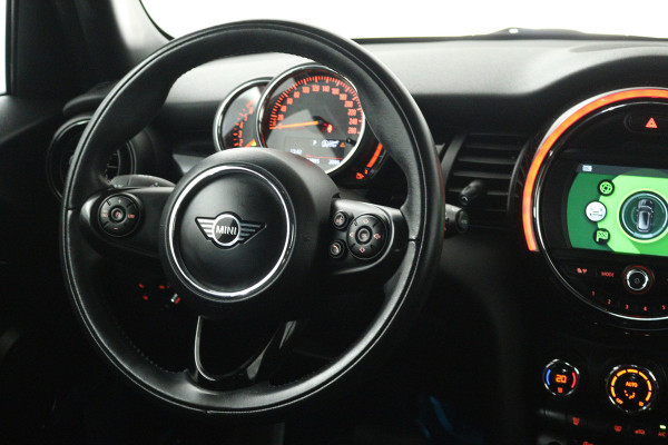 MINI 5-deurs 1.5 Cooper Chili (NAVIGATIE, CRUISE CONTROL, PARKEERSENSOREN, CARPLAY)