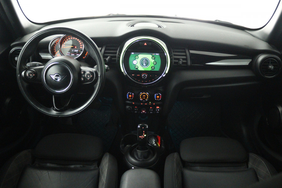 MINI 5-deurs 1.5 Cooper Chili (NAVIGATIE, CRUISE CONTROL, PARKEERSENSOREN, CARPLAY)