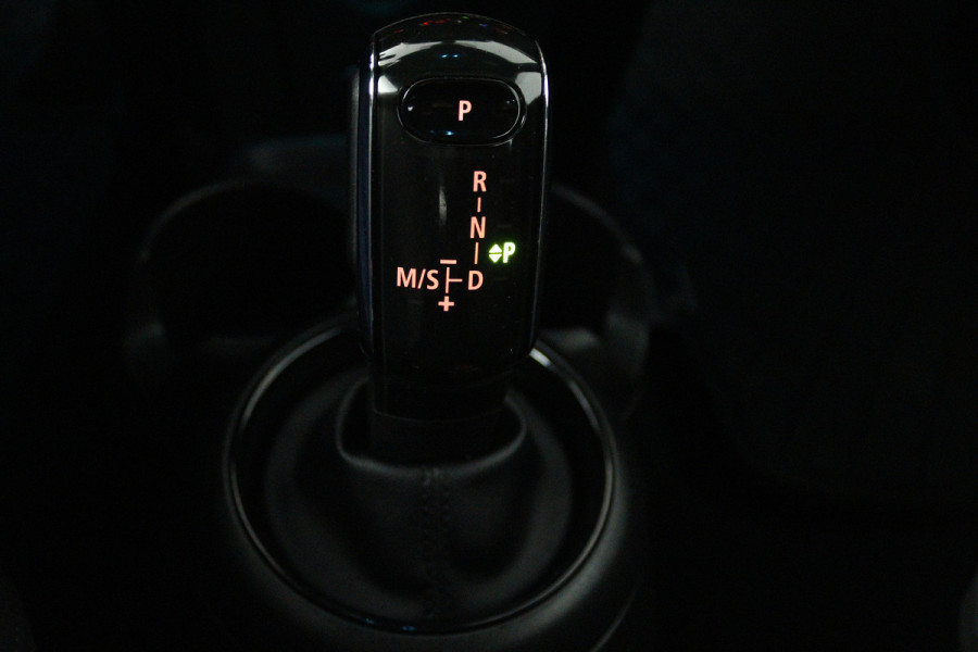 MINI 5-deurs 1.5 Cooper Chili (NAVIGATIE, CRUISE CONTROL, PARKEERSENSOREN, CARPLAY)