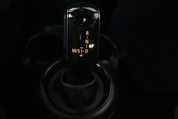 MINI 5-deurs 1.5 Cooper Chili (NAVIGATIE, CRUISE CONTROL, PARKEERSENSOREN, CARPLAY)