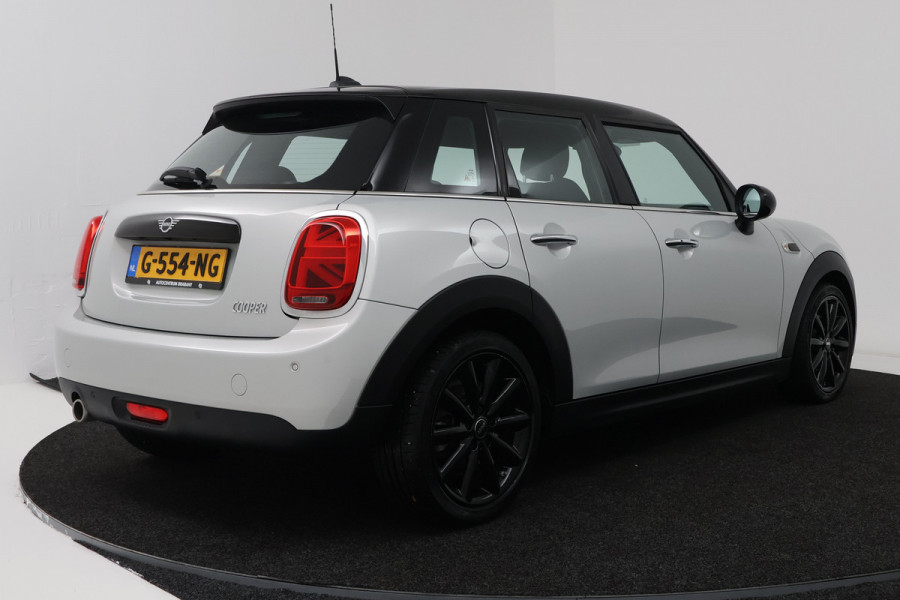 MINI 5-deurs 1.5 Cooper Chili (NAVIGATIE, CRUISE CONTROL, PARKEERSENSOREN, CARPLAY)