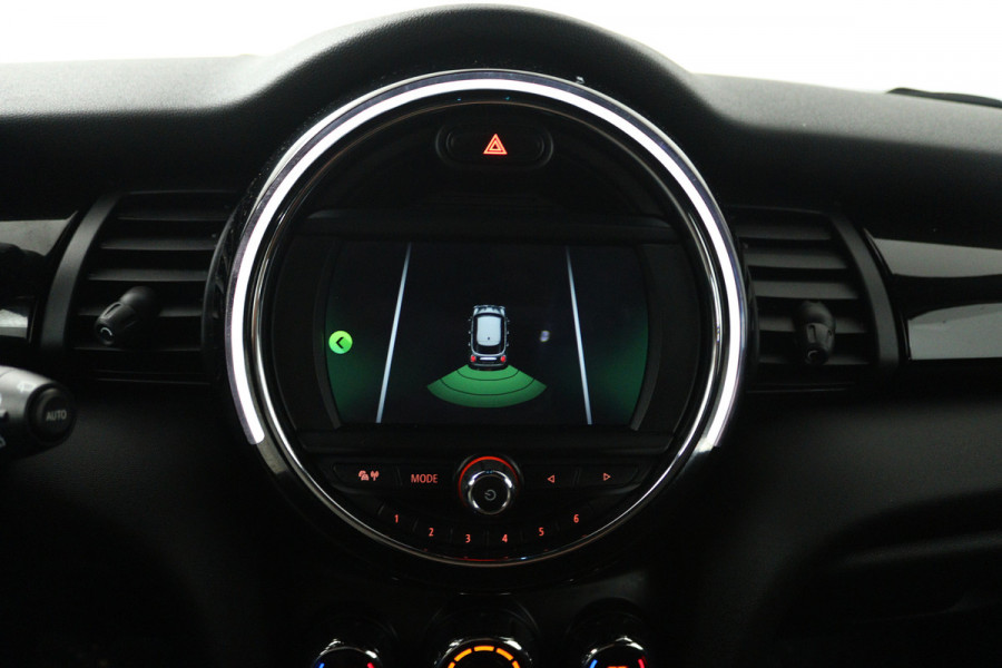 MINI 5-deurs 1.5 Cooper Chili (NAVIGATIE, CRUISE CONTROL, PARKEERSENSOREN, CARPLAY)