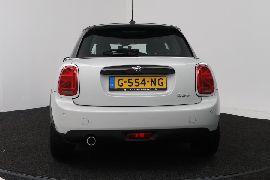 MINI 5-deurs 1.5 Cooper Chili (NAVIGATIE, CRUISE CONTROL, PARKEERSENSOREN, CARPLAY)