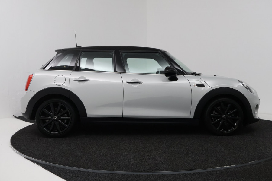 MINI 5-deurs 1.5 Cooper Chili (NAVIGATIE, CRUISE CONTROL, PARKEERSENSOREN, CARPLAY)