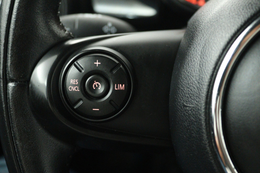 MINI 5-deurs 1.5 Cooper Chili (NAVIGATIE, CRUISE CONTROL, PARKEERSENSOREN, CARPLAY)
