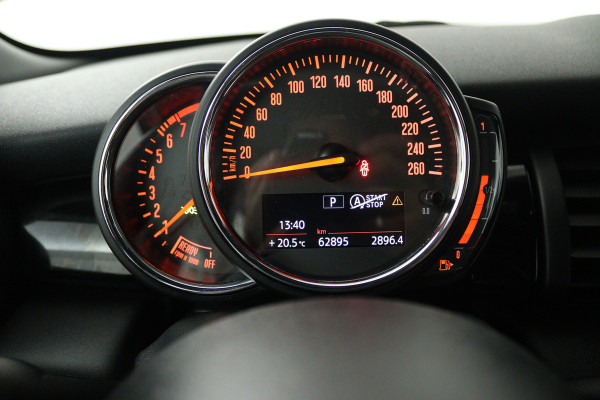 MINI 5-deurs 1.5 Cooper Chili (NAVIGATIE, CRUISE CONTROL, PARKEERSENSOREN, CARPLAY)