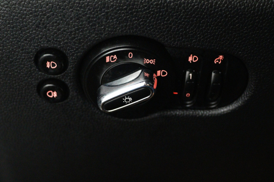 MINI 5-deurs 1.5 Cooper Chili (NAVIGATIE, CRUISE CONTROL, PARKEERSENSOREN, CARPLAY)