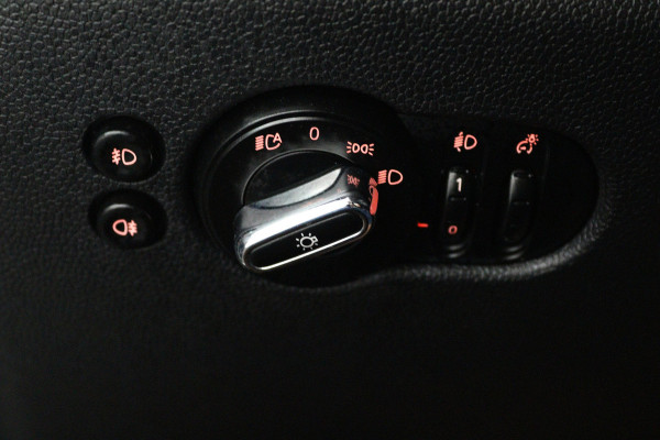 MINI 5-deurs 1.5 Cooper Chili (NAVIGATIE, CRUISE CONTROL, PARKEERSENSOREN, CARPLAY)