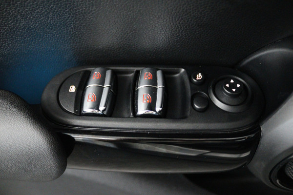 MINI 5-deurs 1.5 Cooper Chili (NAVIGATIE, CRUISE CONTROL, PARKEERSENSOREN, CARPLAY)