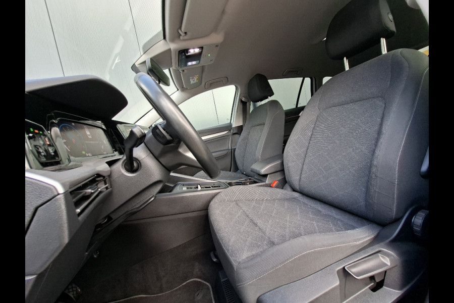 Volkswagen Golf Variant 1.0 Life AUTOMAAT * Parkeerhulp * Climate control * Carplay