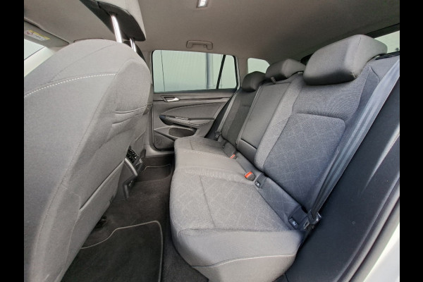 Volkswagen Golf Variant 1.0 Life AUTOMAAT * Parkeerhulp * Climate control * Carplay