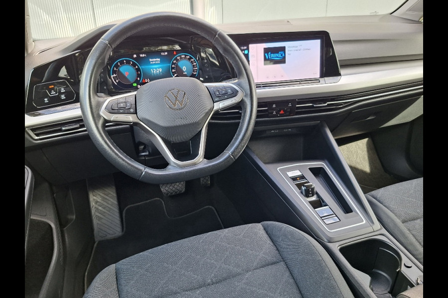 Volkswagen Golf Variant 1.0 Life AUTOMAAT * Parkeerhulp * Climate control * Carplay