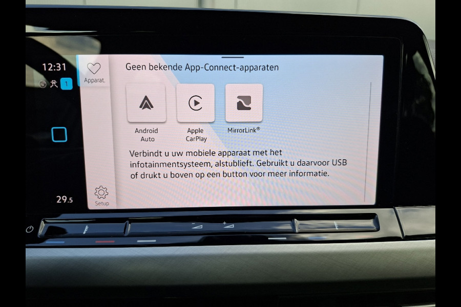 Volkswagen Golf Variant 1.0 Life AUTOMAAT * Parkeerhulp * Climate control * Carplay