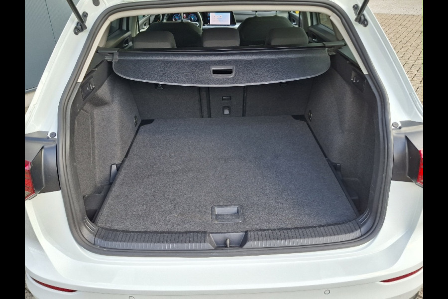 Volkswagen Golf Variant 1.0 Life AUTOMAAT * Parkeerhulp * Climate control * Carplay
