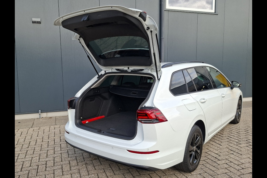 Volkswagen Golf Variant 1.0 Life AUTOMAAT * Parkeerhulp * Climate control * Carplay