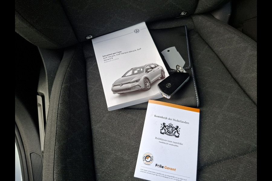 Volkswagen Golf Variant 1.0 Life AUTOMAAT * Parkeerhulp * Climate control * Carplay