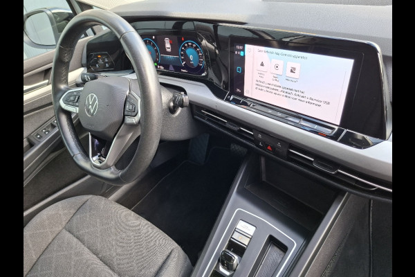 Volkswagen Golf Variant 1.0 Life AUTOMAAT * Parkeerhulp * Climate control * Carplay