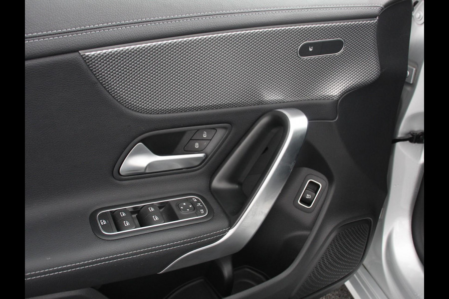 Mercedes-Benz CLA-Klasse Shooting Brake 200 Progressive Premium Climate control Parkeersensoren Achteruitrij camera verwarmde voorstoelen Navigatie Cruise control Lane assist LED