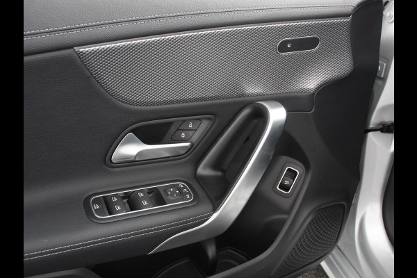 Mercedes-Benz CLA-Klasse Shooting Brake 200 Progressive Premium Climate control Parkeersensoren Achteruitrij camera verwarmde voorstoelen Navigatie Cruise control Lane assist LED