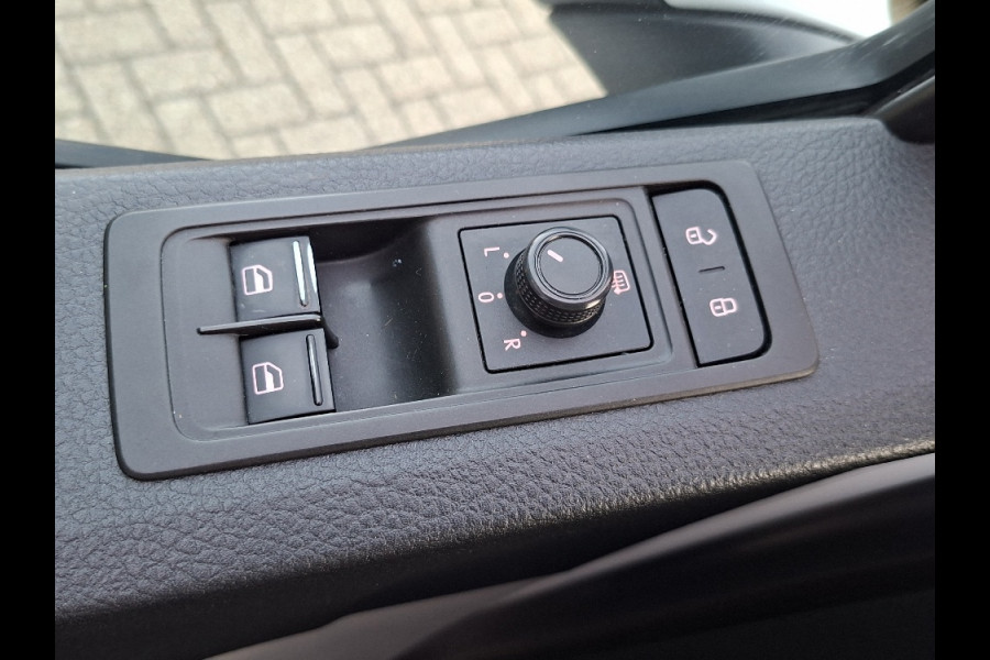 Volkswagen Transporter 2.0 TDI L1H1 * Airco * Parkeersensoren * Cruise Control * 18 INCH WIELEN *