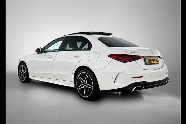 Mercedes-Benz C-Klasse 300 e Business Solution AMG AMG Line | Night Pakket | Panorama Schuif-Kanteldak | Parkeerpakket met 360°-camera | Alarm | Sfeerverlichting. Inclusief 24 maanden MB Certified garantie voor Europa.