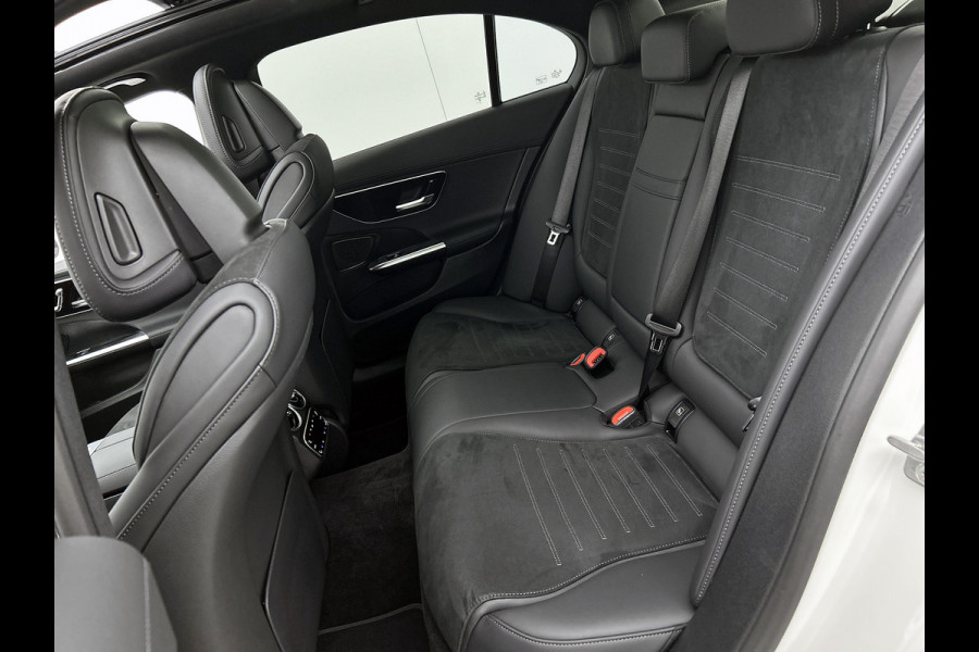Mercedes-Benz C-Klasse 300 e Business Solution AMG AMG Line | Night Pakket | Panorama Schuif-Kanteldak | Parkeerpakket met 360°-camera | Alarm | Sfeerverlichting. Inclusief 24 maanden MB Certified garantie voor Europa.