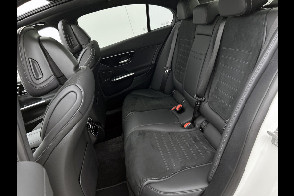 Mercedes-Benz C-Klasse 300 e Business Solution AMG AMG Line | Night Pakket | Panorama Schuif-Kanteldak | Parkeerpakket met 360°-camera | Alarm | Sfeerverlichting. Inclusief 24 maanden MB Certified garantie voor Europa.
