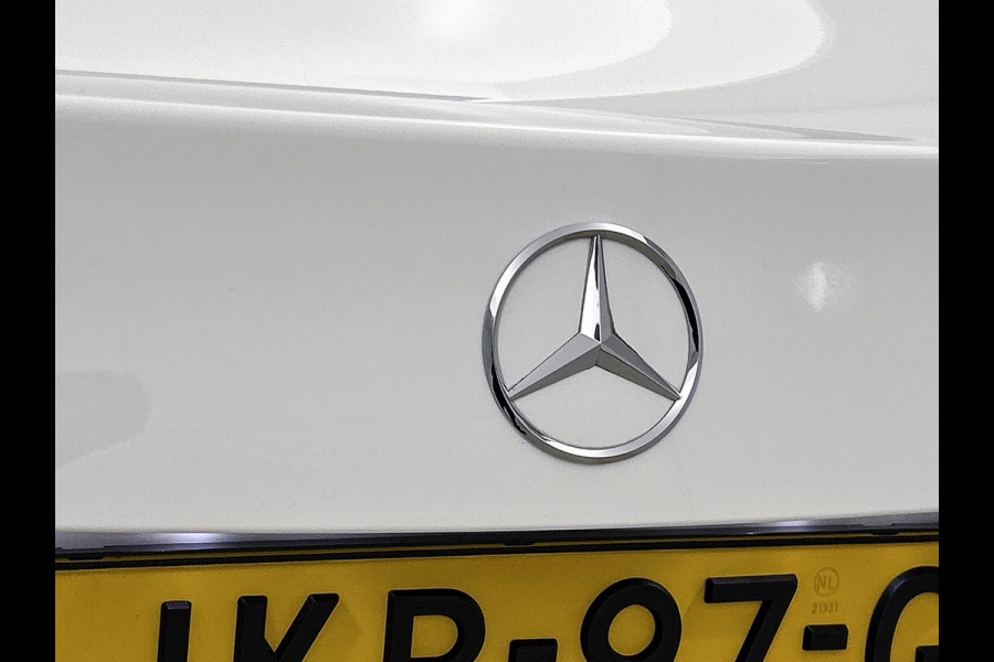 Mercedes-Benz C-Klasse 300 e Business Solution AMG AMG Line | Night Pakket | Panorama Schuif-Kanteldak | Parkeerpakket met 360°-camera | Alarm | Sfeerverlichting. Inclusief 24 maanden MB Certified garantie voor Europa.
