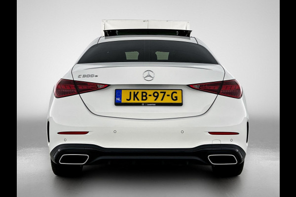 Mercedes-Benz C-Klasse 300 e Business Solution AMG AMG Line | Night Pakket | Panorama Schuif-Kanteldak | Parkeerpakket met 360°-camera | Alarm | Sfeerverlichting. Inclusief 24 maanden MB Certified garantie voor Europa.