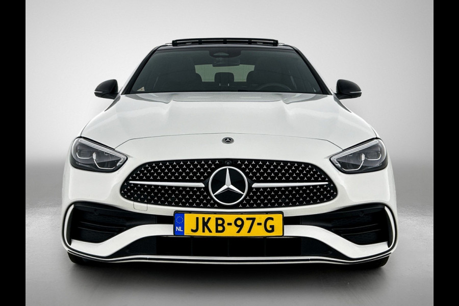 Mercedes-Benz C-Klasse 300 e Business Solution AMG AMG Line | Night Pakket | Panorama Schuif-Kanteldak | Parkeerpakket met 360°-camera | Alarm | Sfeerverlichting. Inclusief 24 maanden MB Certified garantie voor Europa.