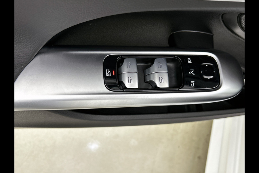 Mercedes-Benz C-Klasse 300 e Business Solution AMG AMG Line | Night Pakket | Panorama Schuif-Kanteldak | Parkeerpakket met 360°-camera | Alarm | Sfeerverlichting. Inclusief 24 maanden MB Certified garantie voor Europa.