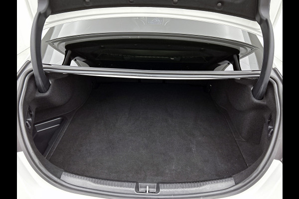 Mercedes-Benz C-Klasse 300 e Business Solution AMG AMG Line | Night Pakket | Panorama Schuif-Kanteldak | Parkeerpakket met 360°-camera | Alarm | Sfeerverlichting. Inclusief 24 maanden MB Certified garantie voor Europa.