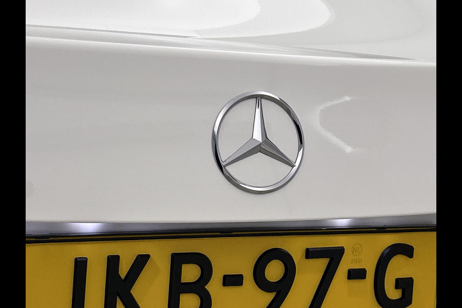 Mercedes-Benz C-Klasse 300 e Business Solution AMG AMG Line | Night Pakket | Panorama Schuif-Kanteldak | Parkeerpakket met 360°-camera | Alarm | Sfeerverlichting. Inclusief 24 maanden MB Certified garantie voor Europa.