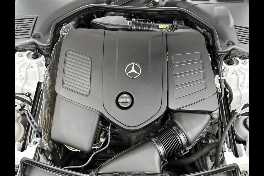 Mercedes-Benz C-Klasse 300 e Business Solution AMG AMG Line | Night Pakket | Panorama Schuif-Kanteldak | Parkeerpakket met 360°-camera | Alarm | Sfeerverlichting. Inclusief 24 maanden MB Certified garantie voor Europa.