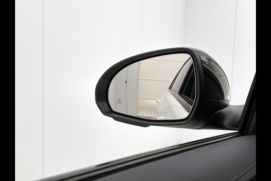 Mercedes-Benz C-Klasse 300 e Business Solution AMG AMG Line | Night Pakket | Panorama Schuif-Kanteldak | Parkeerpakket met 360°-camera | Alarm | Sfeerverlichting. Inclusief 24 maanden MB Certified garantie voor Europa.