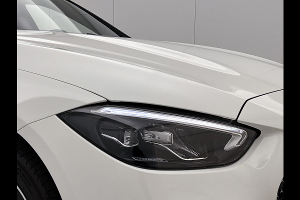 Mercedes-Benz C-Klasse 300 e Business Solution AMG AMG Line | Night Pakket | Panorama Schuif-Kanteldak | Parkeerpakket met 360°-camera | Alarm | Sfeerverlichting. Inclusief 24 maanden MB Certified garantie voor Europa.