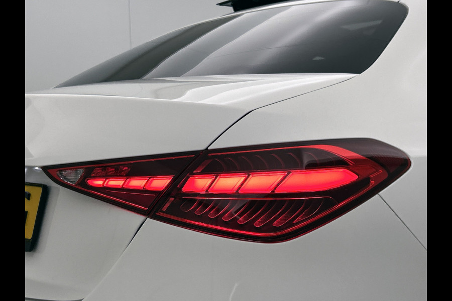 Mercedes-Benz C-Klasse 300 e Business Solution AMG AMG Line | Night Pakket | Panorama Schuif-Kanteldak | Parkeerpakket met 360°-camera | Alarm | Sfeerverlichting. Inclusief 24 maanden MB Certified garantie voor Europa.