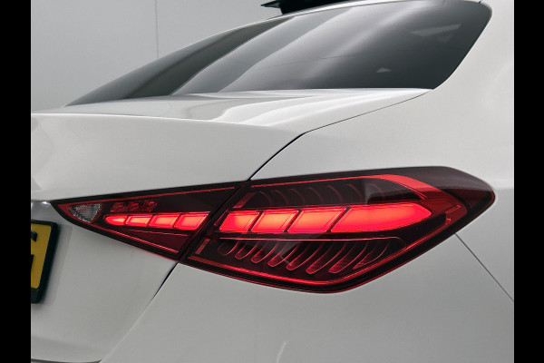Mercedes-Benz C-Klasse 300 e Business Solution AMG AMG Line | Night Pakket | Panorama Schuif-Kanteldak | Parkeerpakket met 360°-camera | Alarm | Sfeerverlichting. Inclusief 24 maanden MB Certified garantie voor Europa.