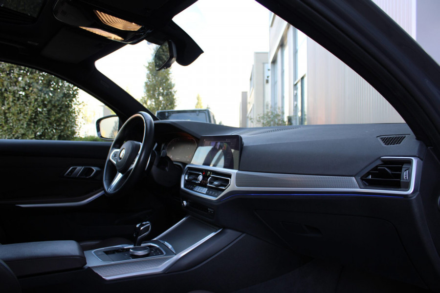 BMW 3 Serie Touring 330i | M340i Look | Pano | Apple Carplay | Sfeerverlichting | LED | Stoelverwarming