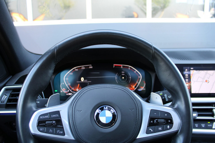 BMW 3 Serie Touring 330i | M340i Look | Pano | Apple Carplay | Sfeerverlichting | LED | Stoelverwarming