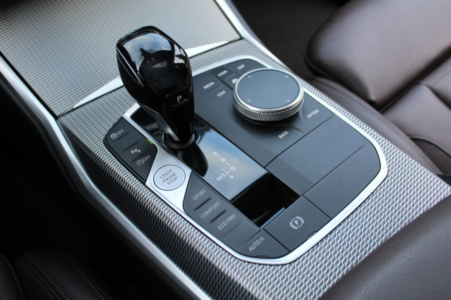 BMW 3 Serie Touring 330i | M340i Look | Pano | Apple Carplay | Sfeerverlichting | LED | Stoelverwarming