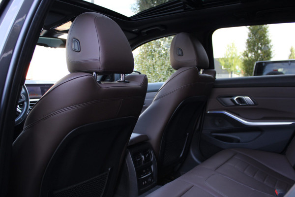 BMW 3 Serie Touring 330i | M340i Look | Pano | Apple Carplay | Sfeerverlichting | LED | Stoelverwarming