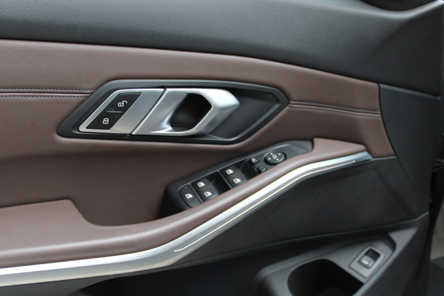 BMW 3 Serie Touring 330i | M340i Look | Pano | Apple Carplay | Sfeerverlichting | LED | Stoelverwarming