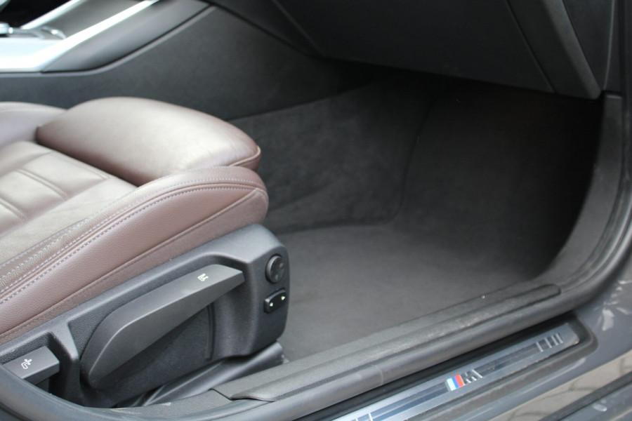 BMW 3 Serie Touring 330i | M340i Look | Pano | Apple Carplay | Sfeerverlichting | LED | Stoelverwarming