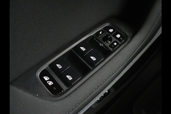 Polestar 2 Standard Range Single Motor 63kWh | SOH 89,7% | Memory | Stoelverwarming | Cruise control | Carplay | Navigatie | Bluetooth | Camera | Park assist | Interieurverlichting | Elektrische achterklep | Trekhaak